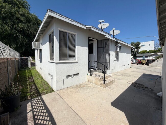 Building Photo - c6048