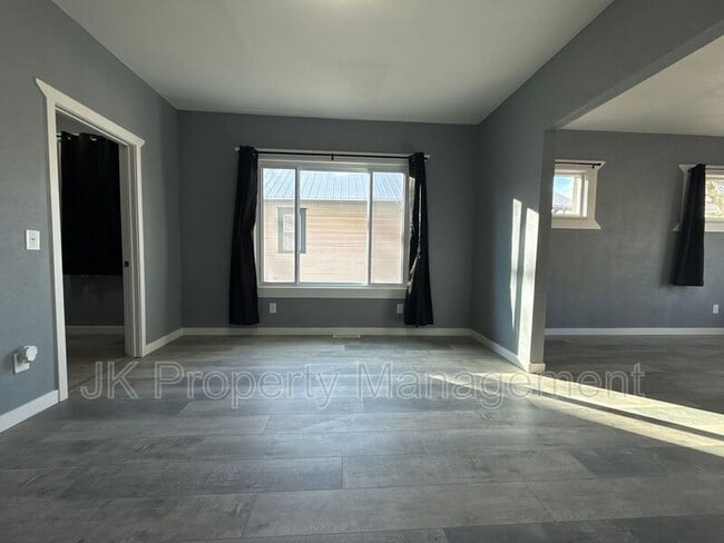 Building Photo - 1512 3rd Ave N