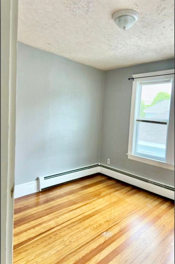 Building Photo - 572 Gaskill St