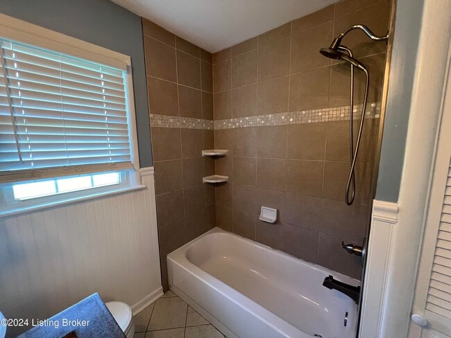 Building Photo - 2307 Medford Ln