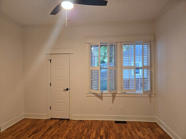 Building Photo - 1579 Vesta Ave