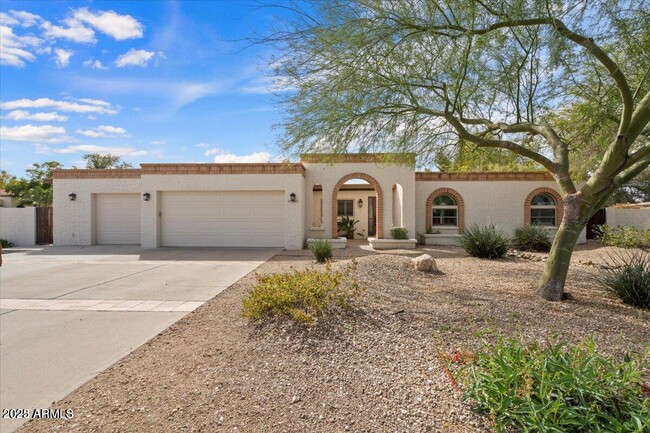 Primary Photo - 5345 E Crocus Dr