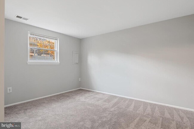 Building Photo - 10661 High Beam Ct