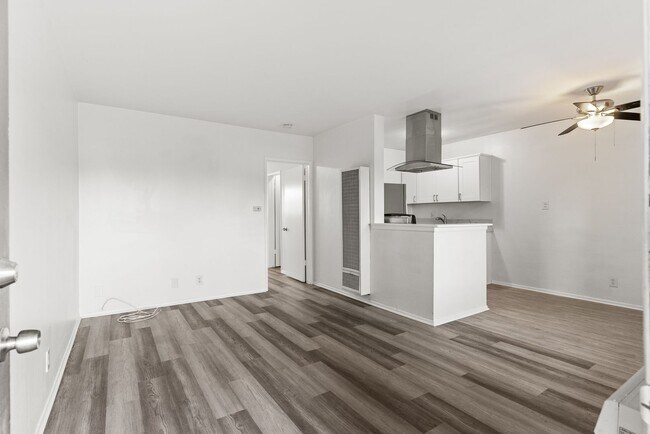 Building Photo - 12602 Kensington Lane