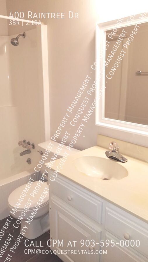 Building Photo - 400 Raintree Dr