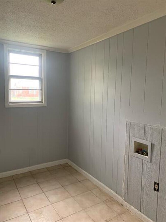 Building Photo - Beautifully Updated 3-Bedroom, 2-Bath Home...