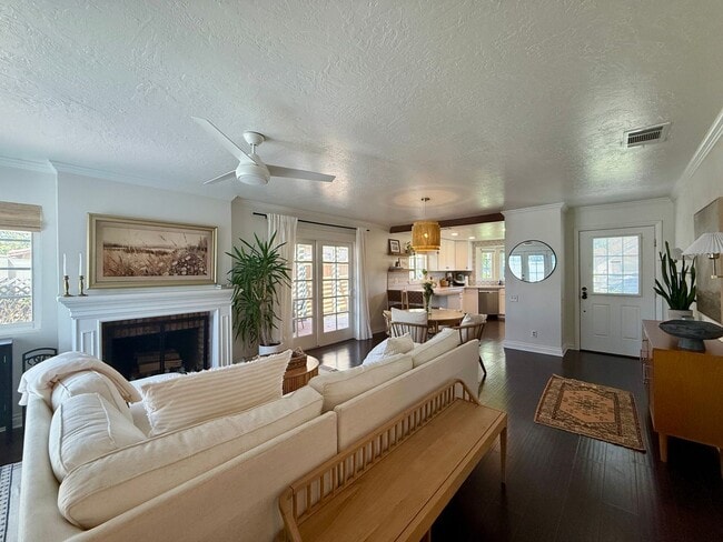 Building Photo - Gorgeous Two Bedroom Home in San Luis Rey