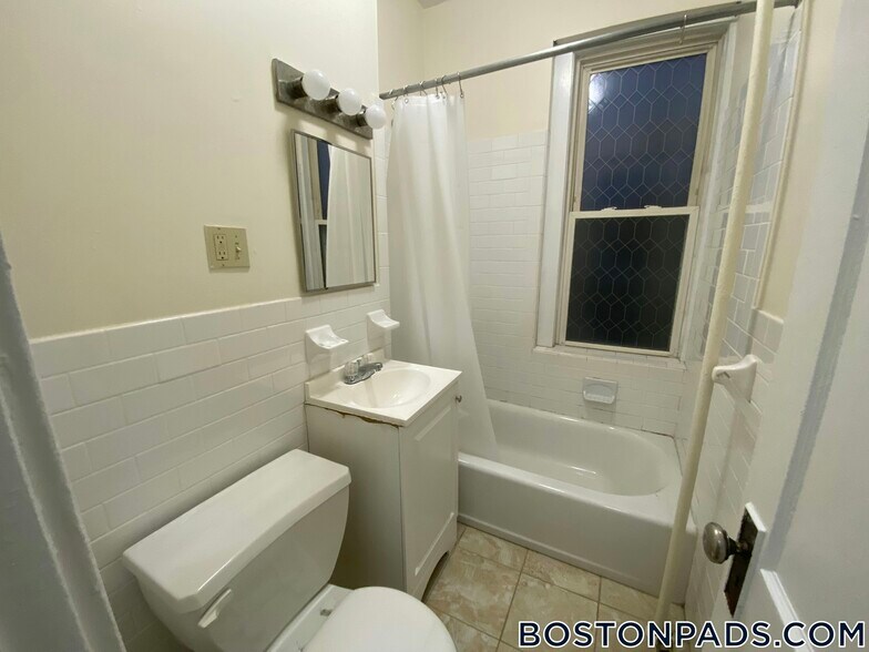 Building Photo - 127 Washington St