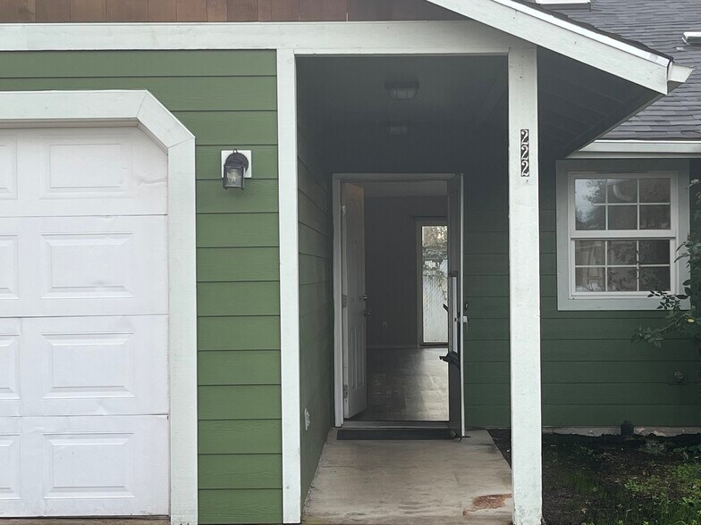 Building Photo - 222 Chapman Ln