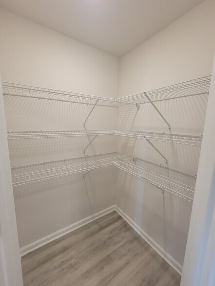 Building Photo - 6585 Slabinski Ln