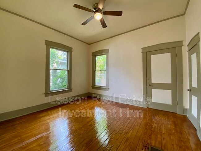 Building Photo - 333 Robinson Pl