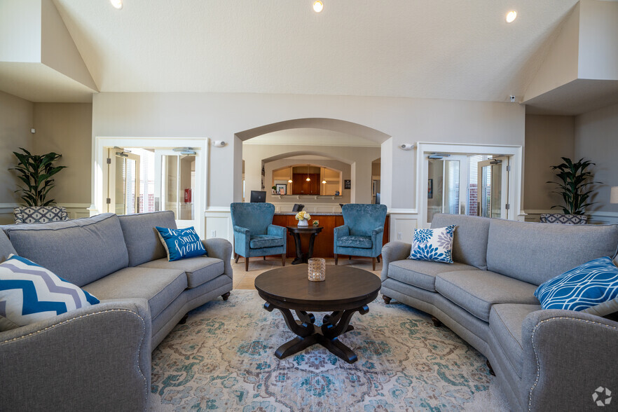 Community Lounge - Palisades at Legacy Oaks