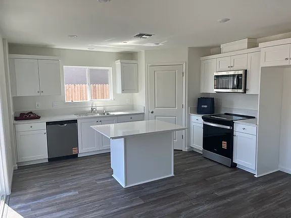 Building Photo - Single family residence, Available now!