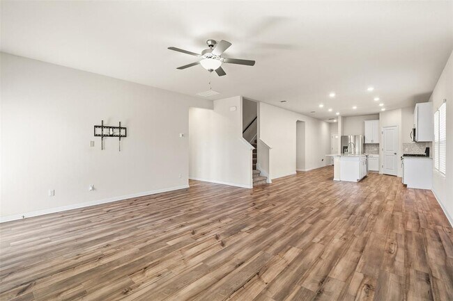 Building Photo - 520 Loriner Wy