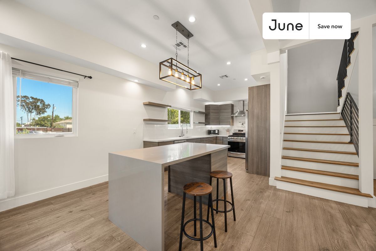 Building Photo - 5637 Riverton Ave