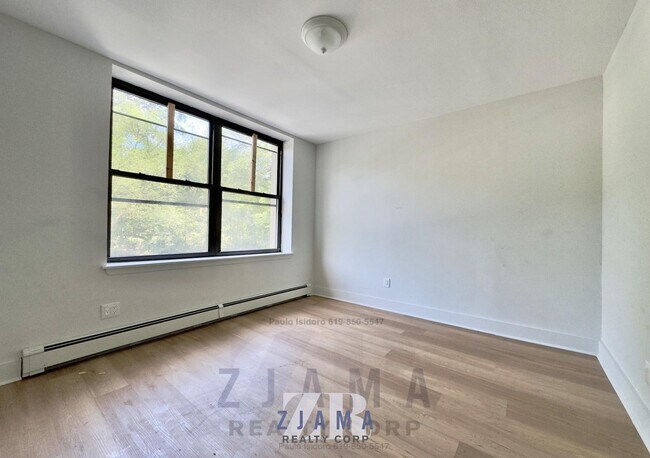Building Photo - 152 Parkside Ave