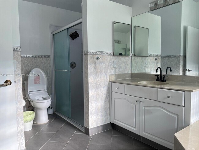 Building Photo - 785 Heron Rd