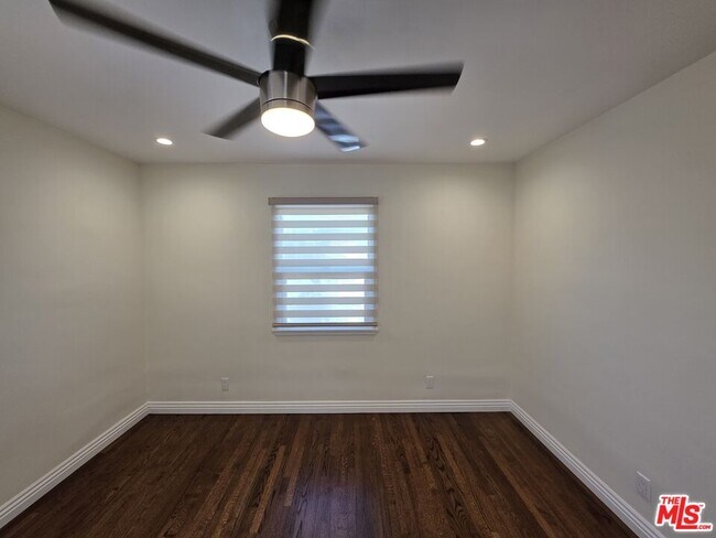 Building Photo - 102 Gaviota Ave