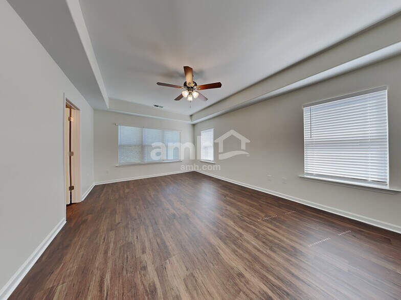 Building Photo - 70 Summer Hill Way