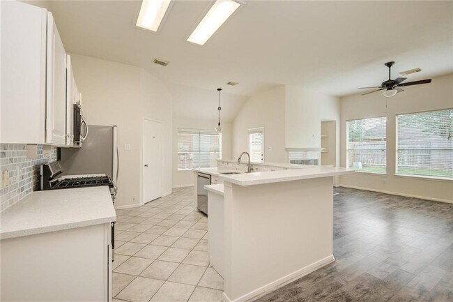 Building Photo - 9719 Goldenglade Dr