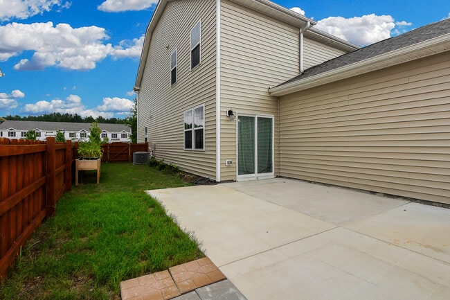 Building Photo - 1011 Yellowwood Aly