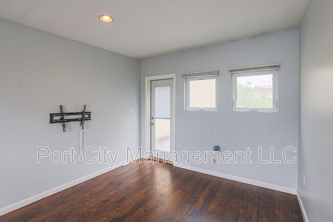 Building Photo - 328 S Collington Ave