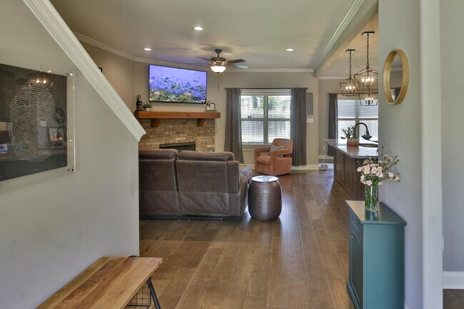 Building Photo - Luxurious 5 bedroom home in Atoka has it all!