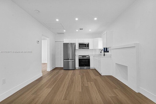 Building Photo - 3040 NW 13th Ave