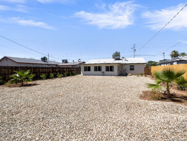 Building Photo - 1349 E Osborn Rd