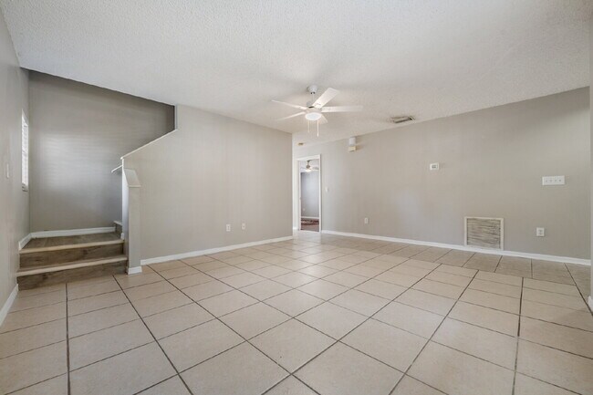 Building Photo - 6724 Summer Haven Dr