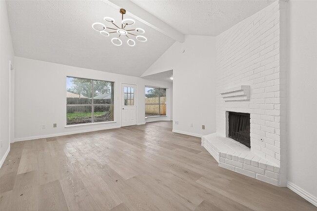 Building Photo - 16235 La Terra Dr