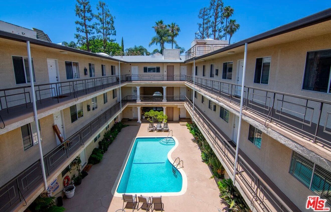 Building Photo - 4358 Mammoth Ave