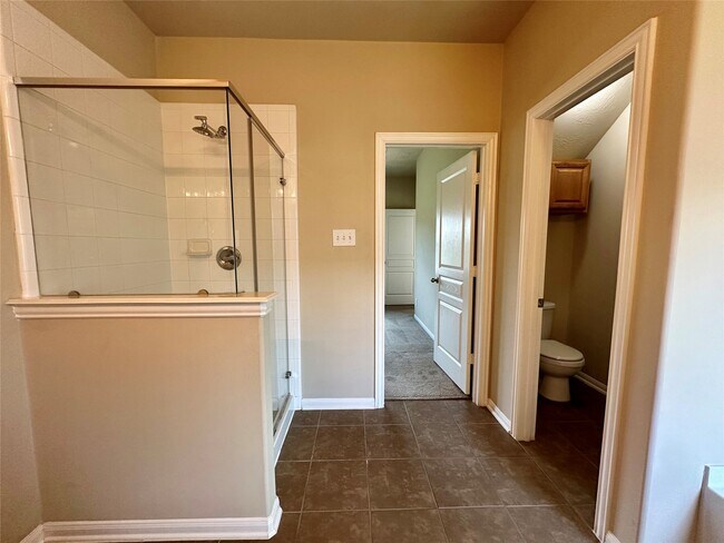 Building Photo - 11111 Kingsnorth Dr