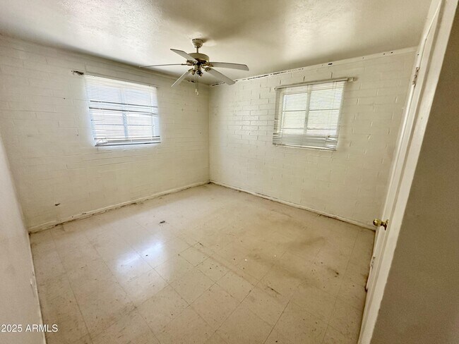 Building Photo - 4832 S 37th Ave