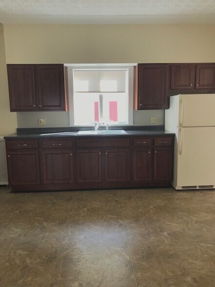 Building Photo - 39 Cook St