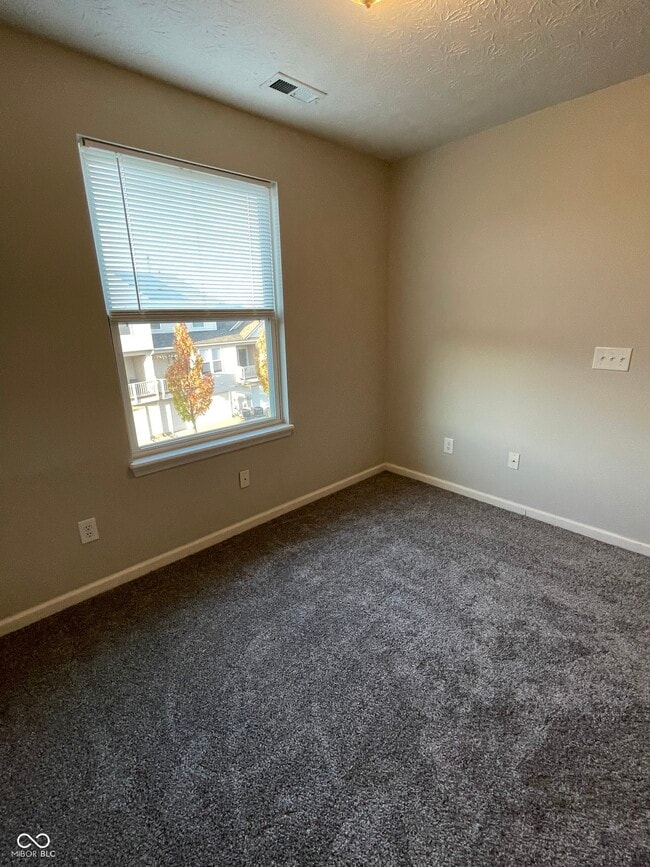 Building Photo - 13869 Willesden Cir