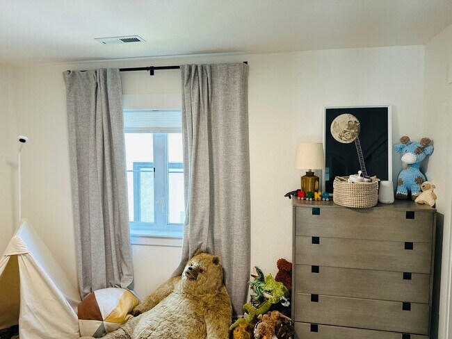 Building Photo - Custom Condo Community