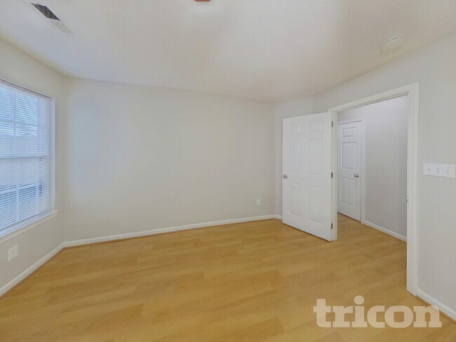 Building Photo - 5000 Poplar Glen Dr