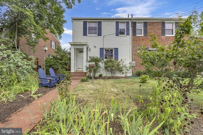 Primary Photo - 2813 Mosby St