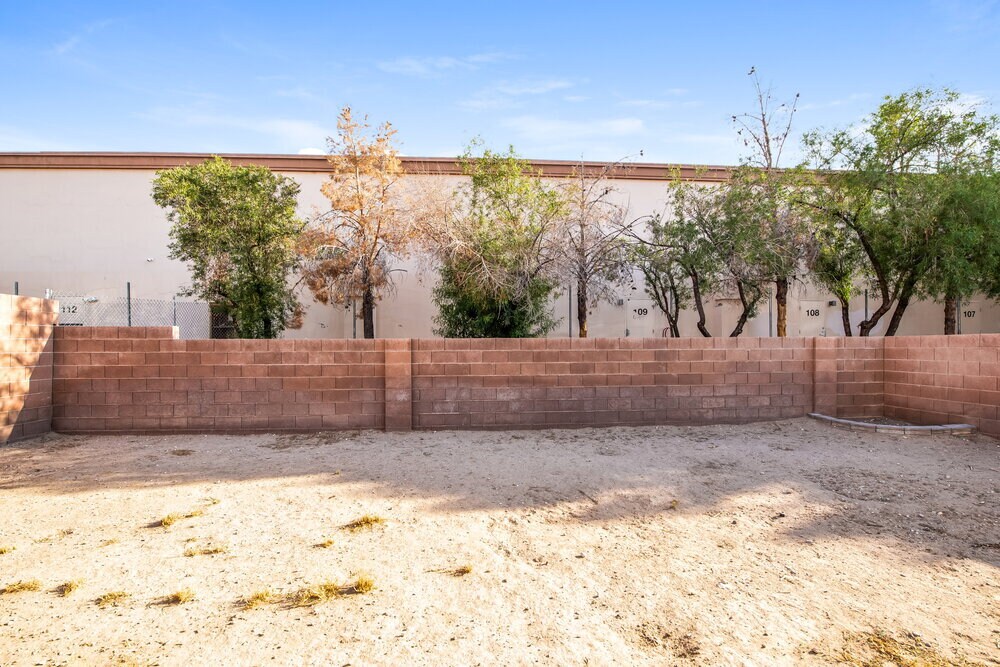 Building Photo - 8016 W Shady Glen Ave