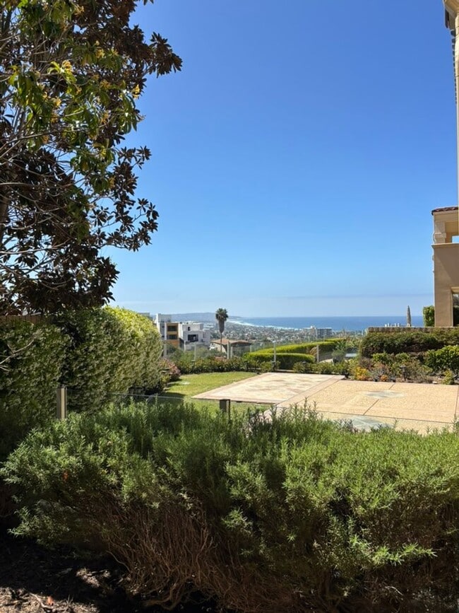 Building Photo - Beautiful 3BD 3.5BA House in La Jolla