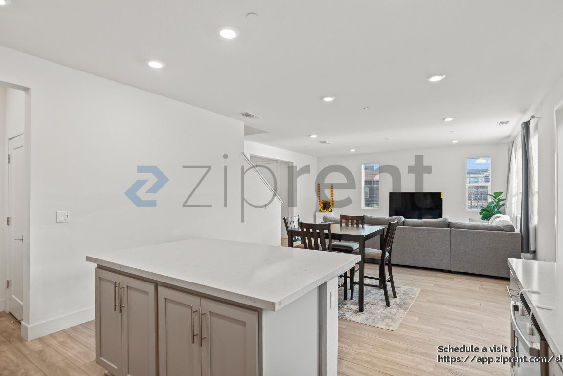 Building Photo - 1804 French Wy