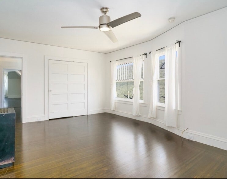 Building Photo - 1525 Broadway