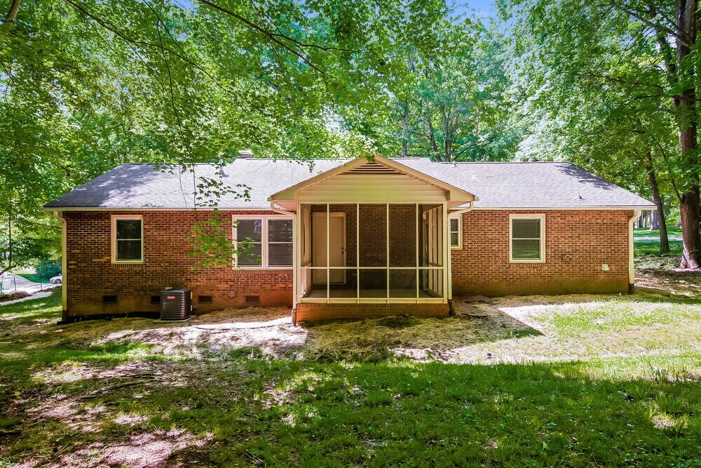 Building Photo - 431 Hillcrest Dr