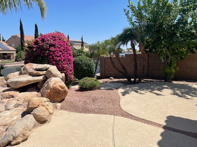 Building Photo - 3-6 Month Rental, Amazing Water Front Property With Private Pool!