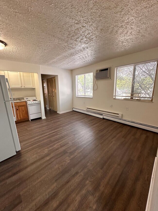 Building Photo - Pre-leasing: 1 Bedroom 1 Bathroom apartment in Downtown Beaver!