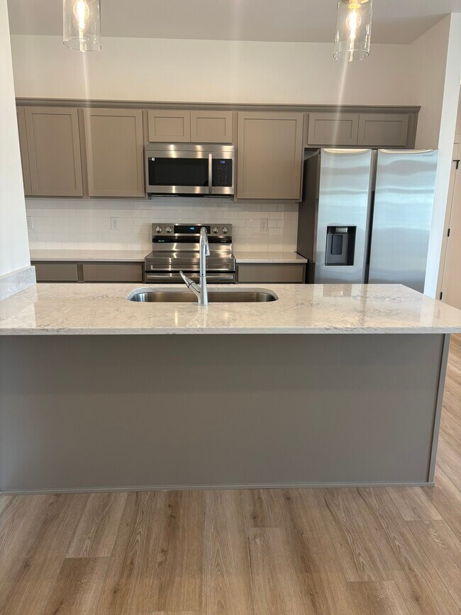 Building Photo - 216 Nw Waverly Dr