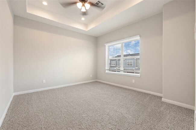 Building Photo - 14010 Longstreet Rd