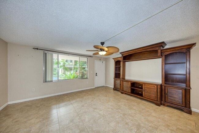 Building Photo - 2699 Seville Blvd