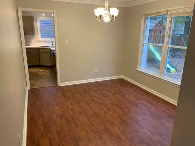 Building Photo - 104 Autumn Pine Ct